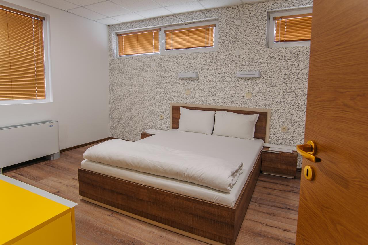 Pansion Storgozia Aparthotel Pleven ภายนอก รูปภาพ