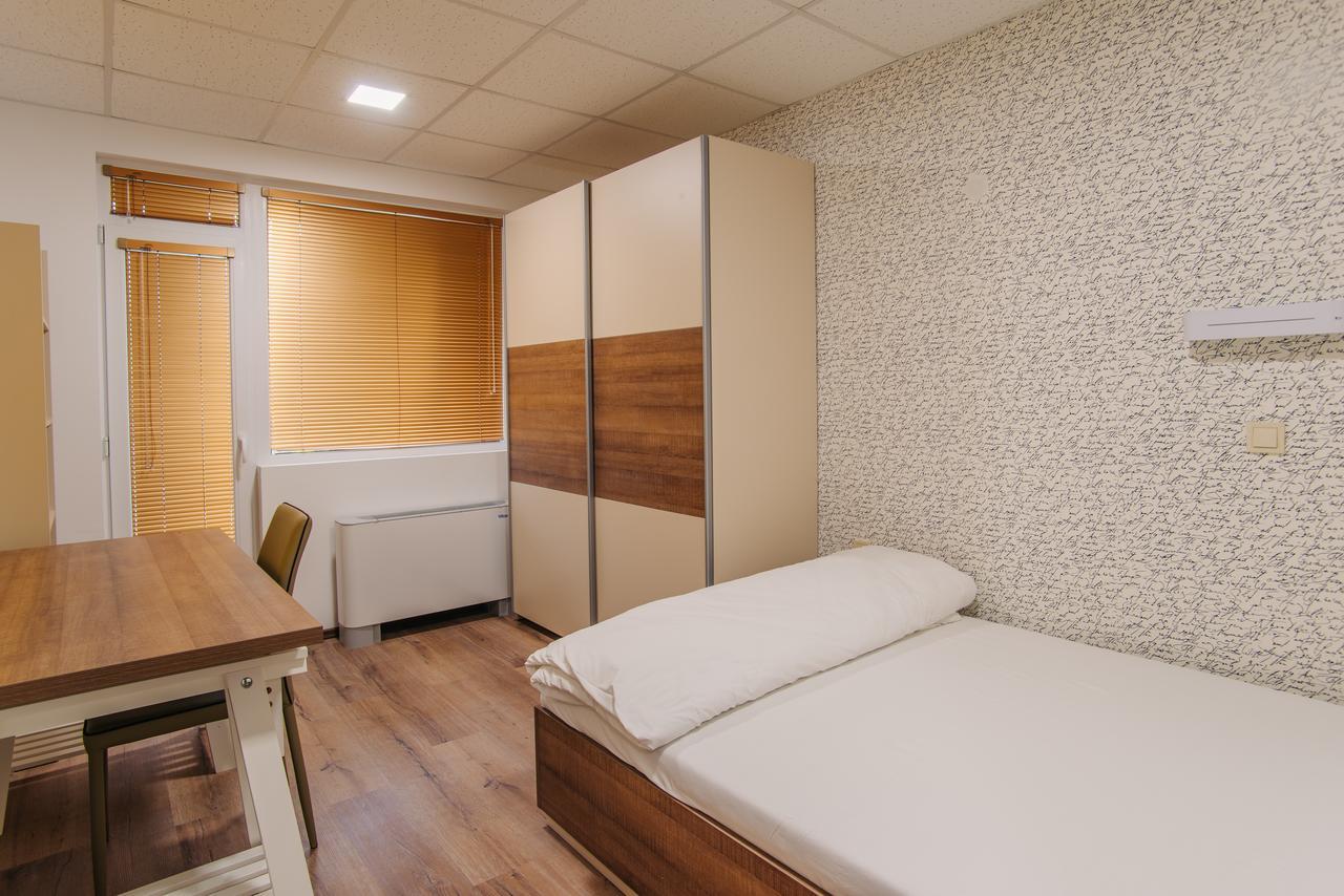 Pansion Storgozia Aparthotel Pleven ภายนอก รูปภาพ