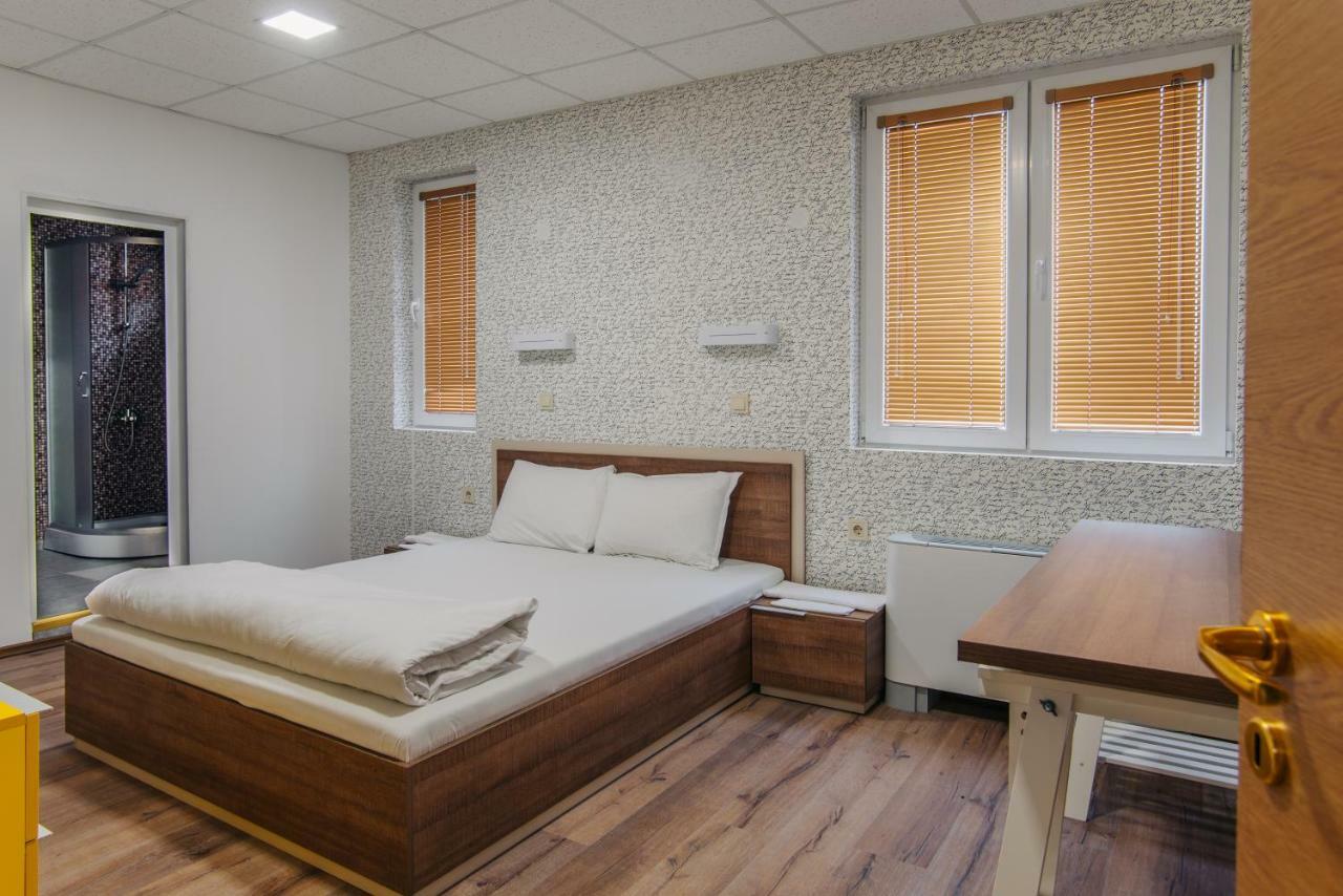 Pansion Storgozia Aparthotel Pleven ภายนอก รูปภาพ